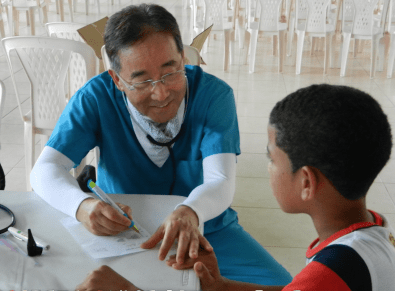 Jesus Medical's staff is talking with Haiti children